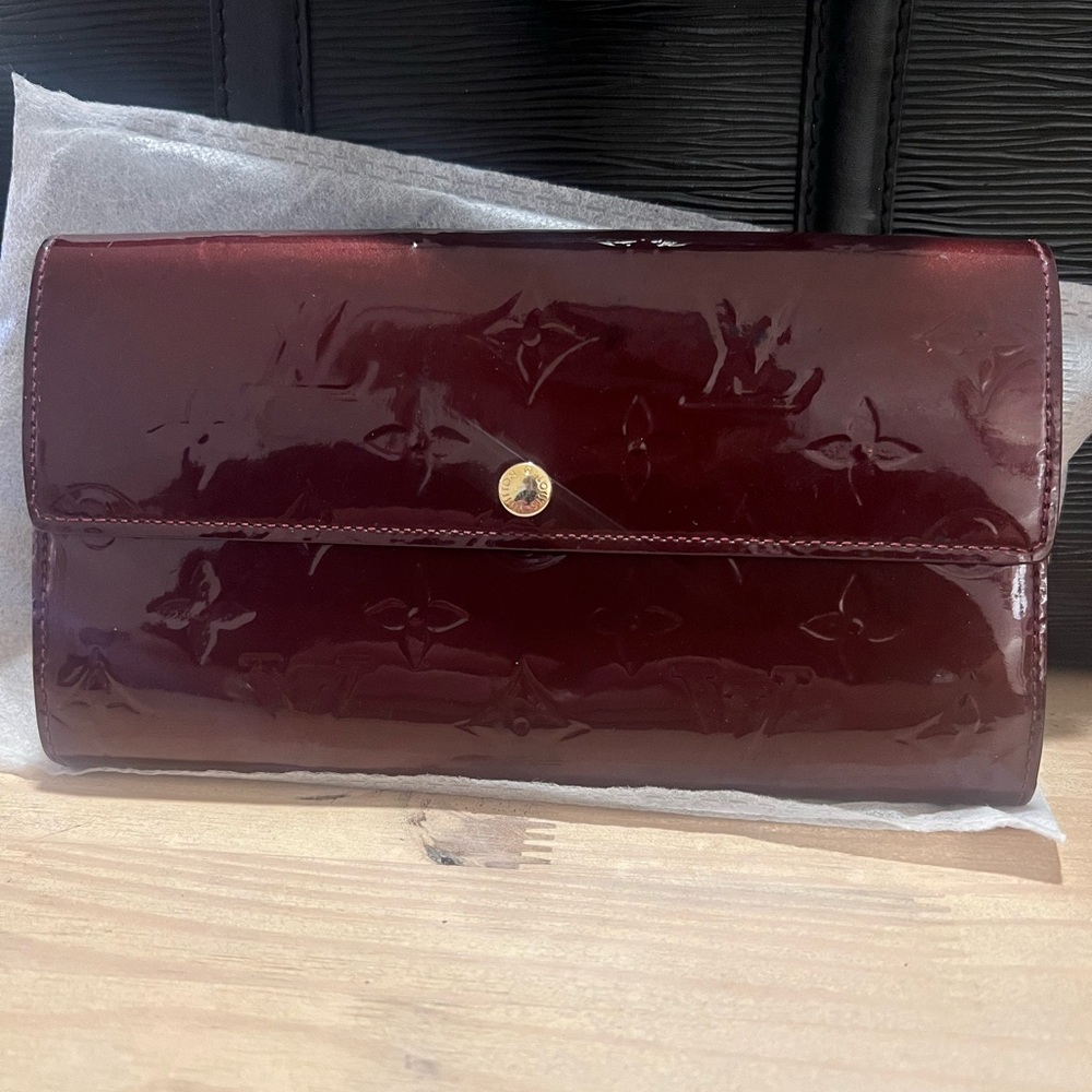 Louis Vuitton Vernis Sarah Wallet